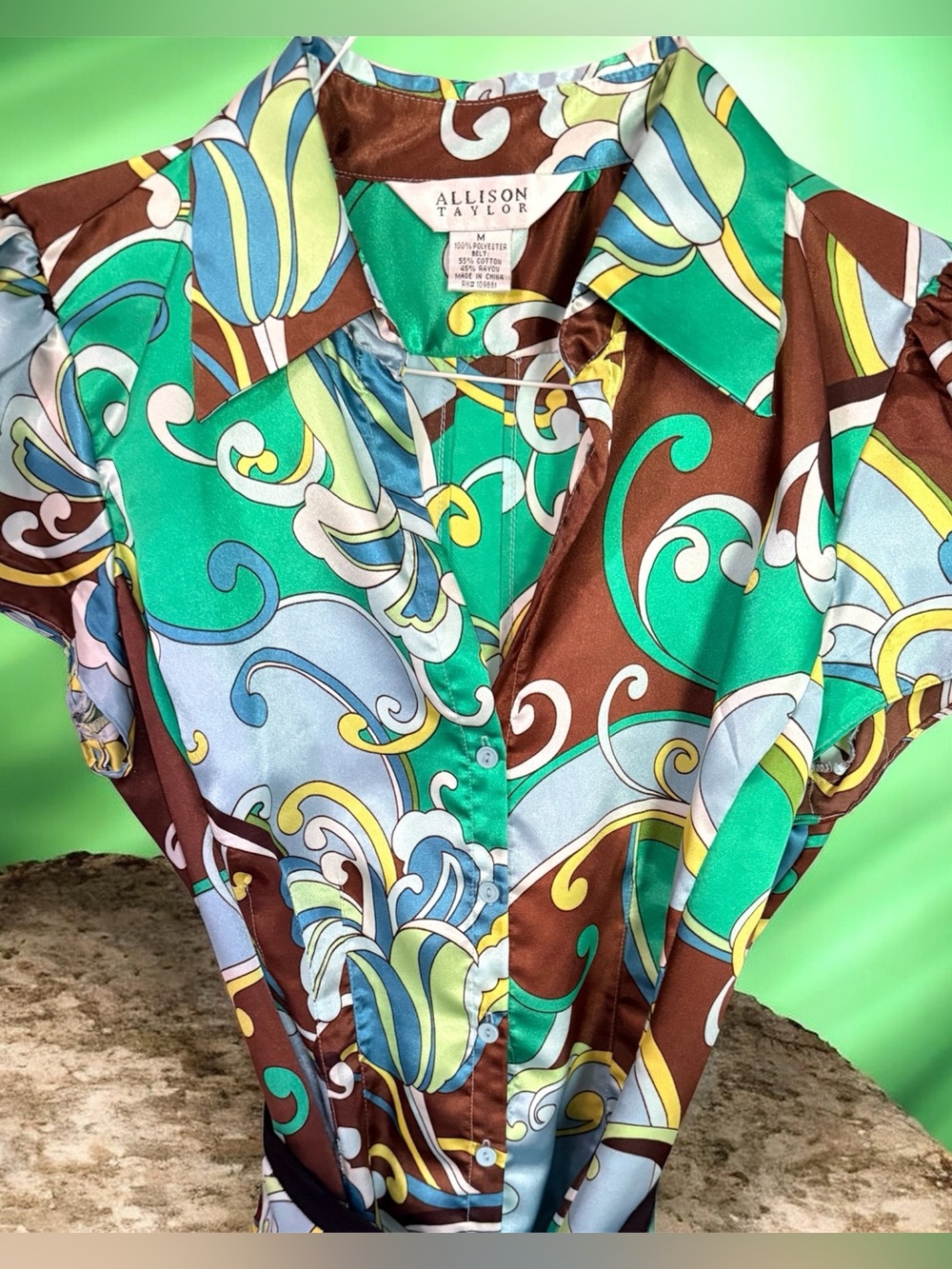 Allison Taylor Multicolor Swirl Print Satin like Button-Up blouse Sz. M w belt